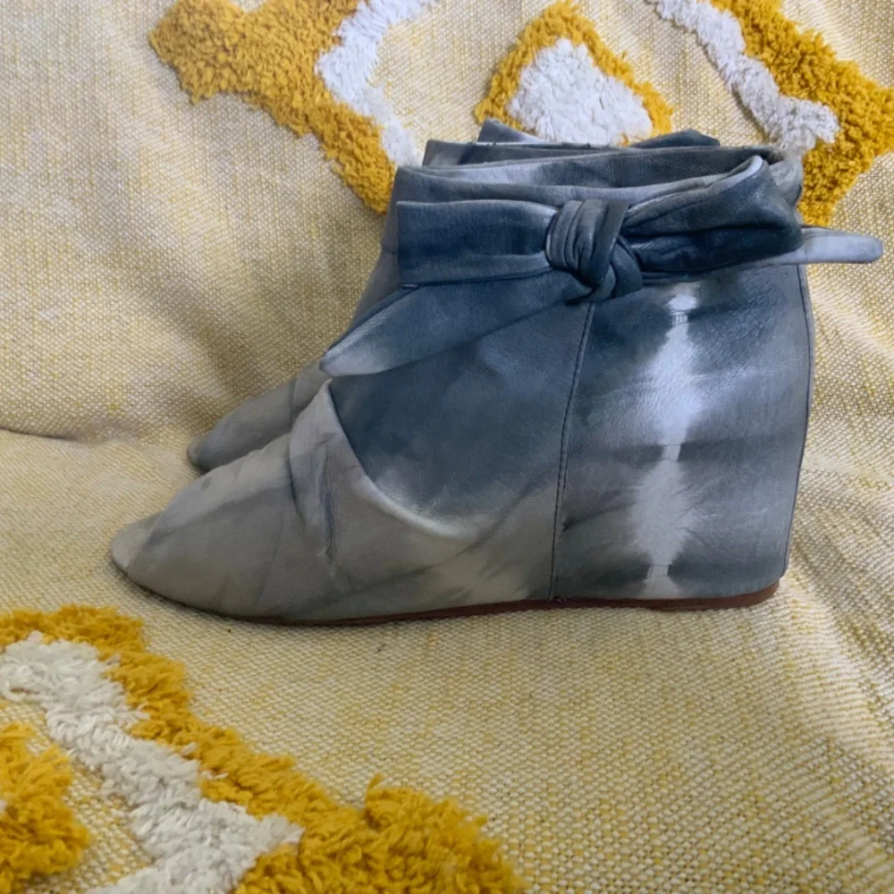 80% 20 Grey Tie Dye Leather Peep Toe Wedge Heel SIZE 9 - Picture 11 of 11